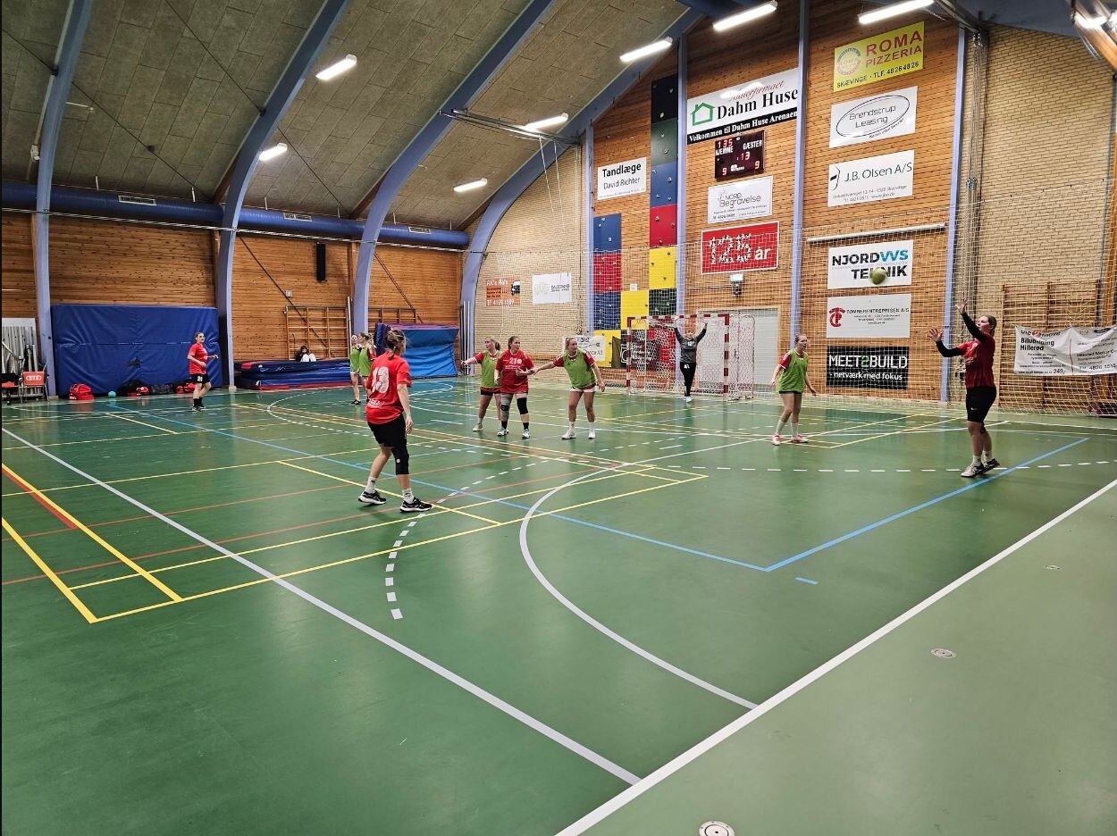 Håndboldtræning i Store Lyngby Hallen